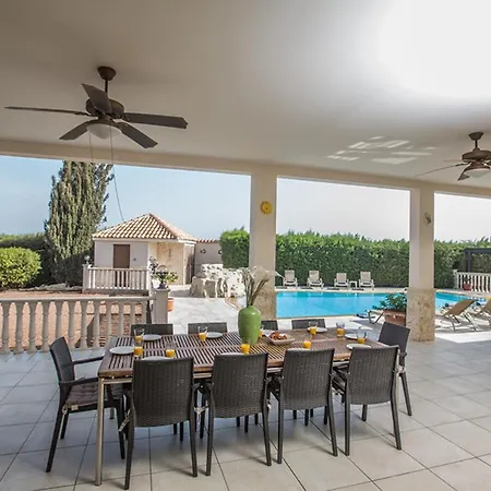 Rent Your Dream In And Look Forward To Relaxing Beside Your Private Pool, 1232