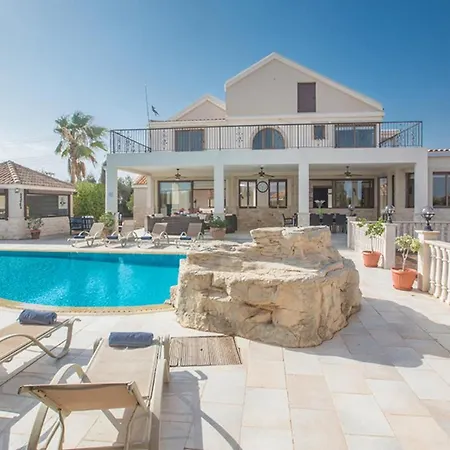 Rent Your Dream In And Look Forward To Relaxing Beside Your Private Pool, 1232 فيلة باراليمني