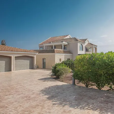 Rent Your Dream In And Look Forward To Relaxing Beside Your Private Pool, 1232 فيلة