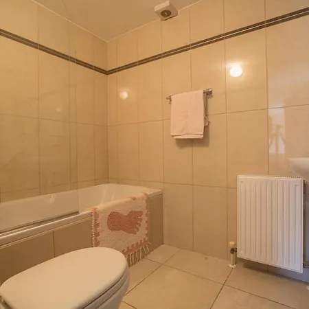 Rent Your Dream In And Look Forward To Relaxing Beside Your Private Pool, 1232 * باراليمني
