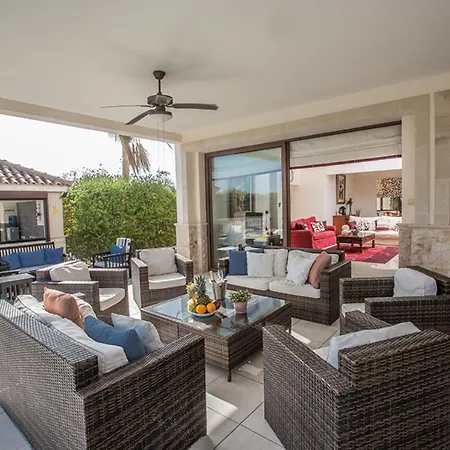 Rent Your Dream In And Look Forward To Relaxing Beside Your Private Pool, 1232 فيلة *