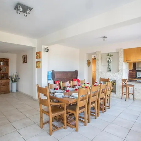 Rent Your Dream In And Look Forward To Relaxing Beside Your Private Pool, 1232