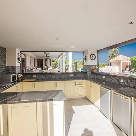 Rent Your Dream In And Look Forward To Relaxing Beside Your Private Pool, 1232