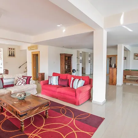 Вилла Rent Your Dream In And Look Forward To Relaxing Beside Your Private Pool, 1232 Паралимни