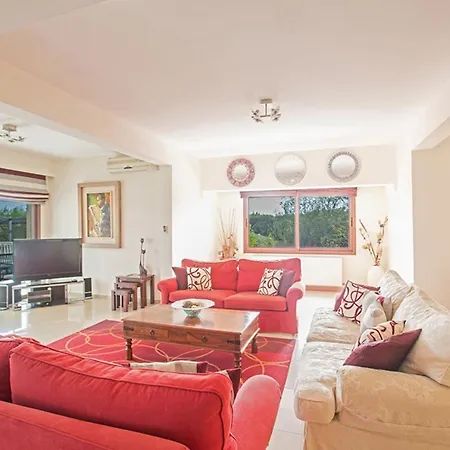 Vilă Rent Your Dream In And Look Forward To Relaxing Beside Your Private Pool, 1232 Paralimni