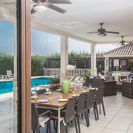 Vilă Rent Your Dream In And Look Forward To Relaxing Beside Your Private Pool, 1232 Paralimni