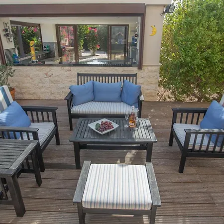 Rent Your Dream In And Look Forward To Relaxing Beside Your Private Pool, 1232 Vilă